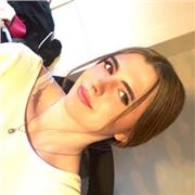 Profesora de auxiliares de enfermería apta para todas las edades.